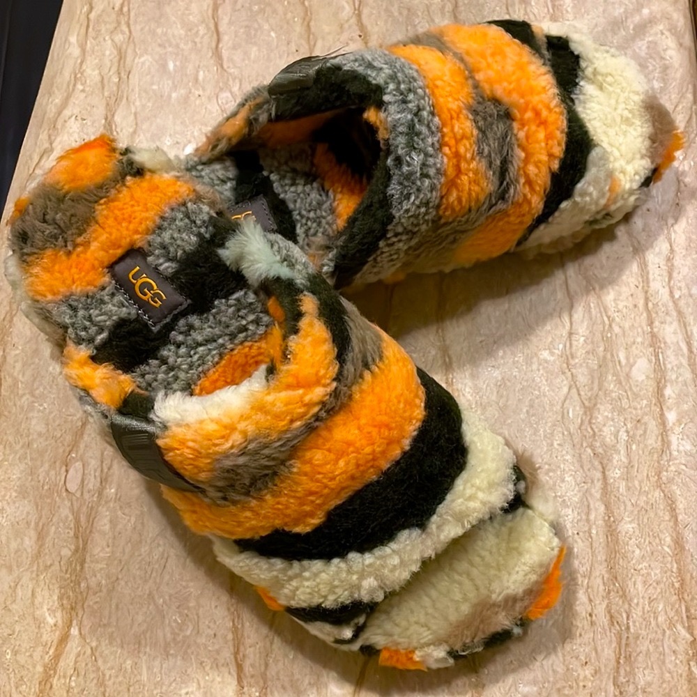 UGG Fluff You Cali Collage Slippers. Size 8.